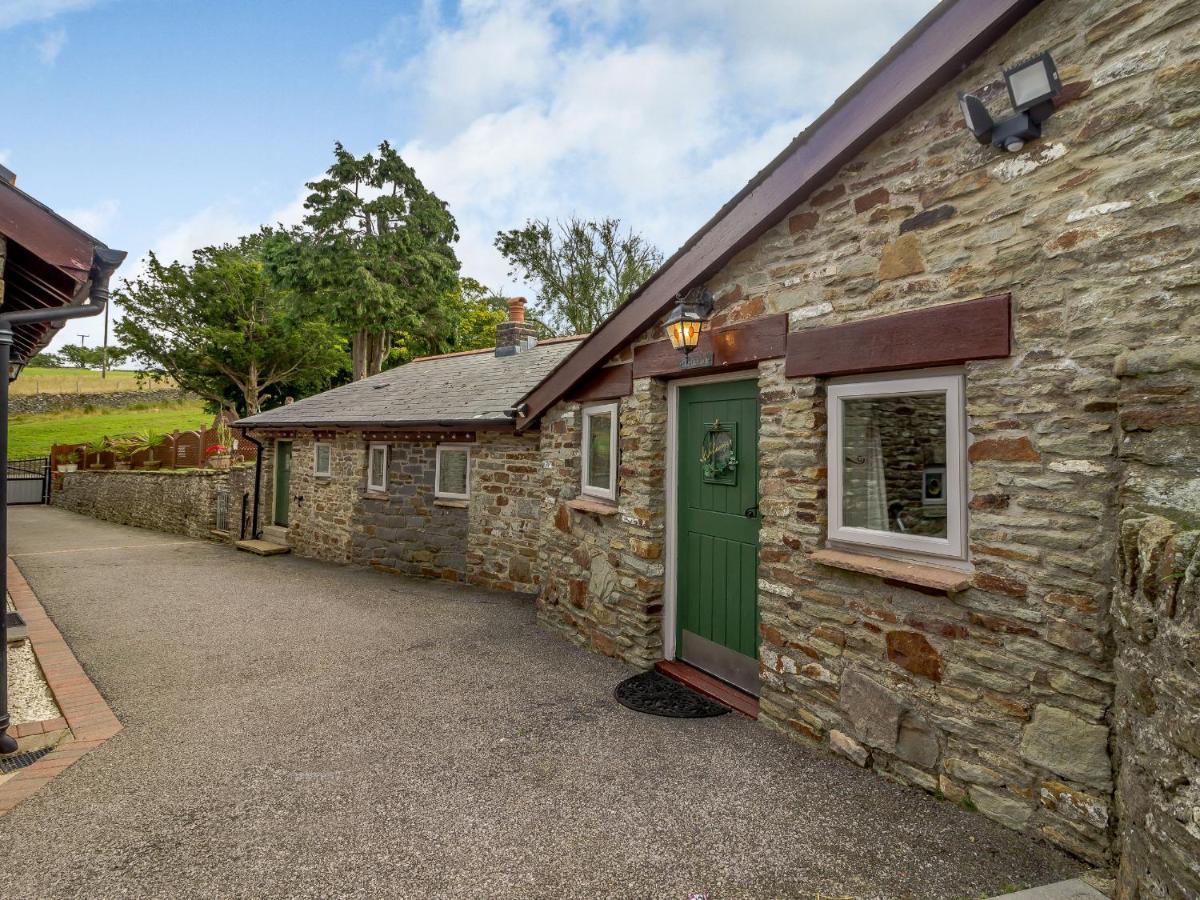 Caner Bach Lodge Bridgend  Exterior photo