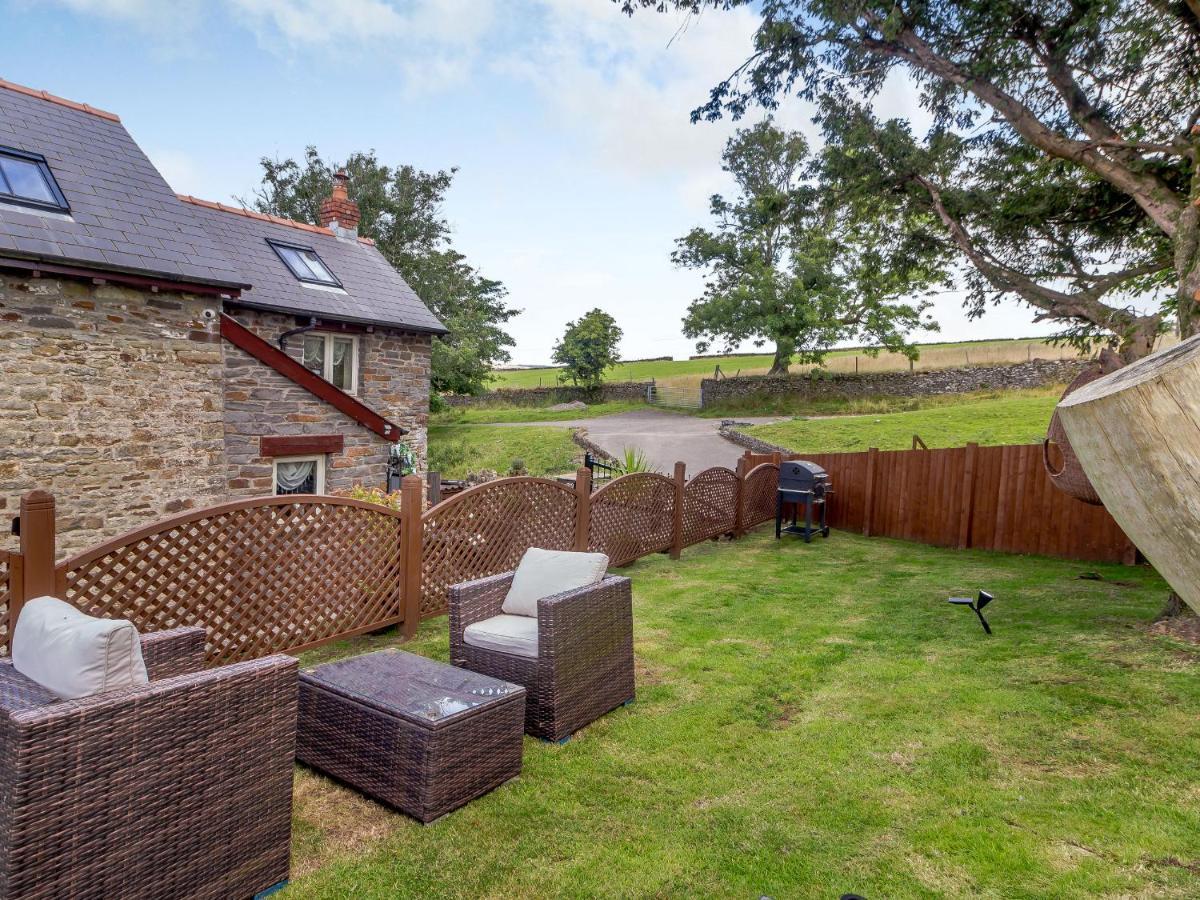 Caner Bach Lodge Bridgend  Exterior photo