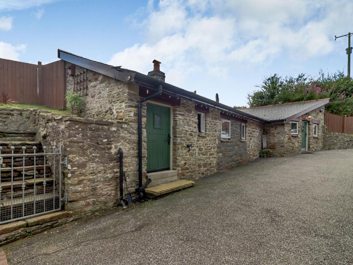 Caner Bach Lodge Bridgend  Exterior photo