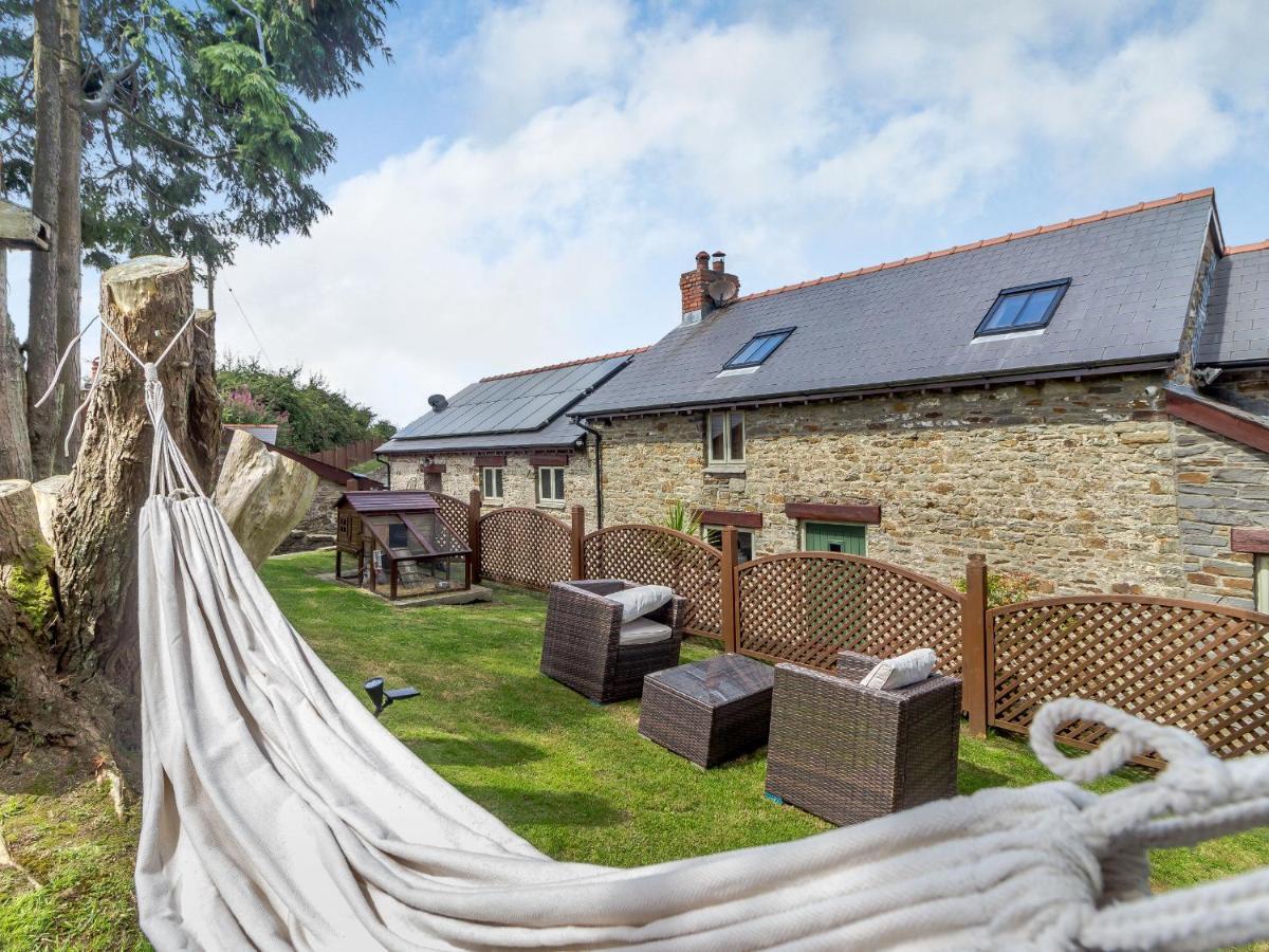 Caner Bach Lodge Bridgend  Exterior photo